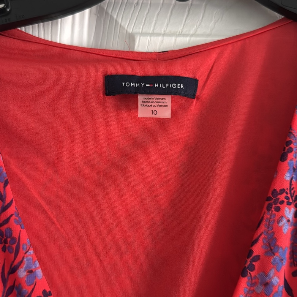 Elegant Red Sleeveless Dress - Picture 2 of 7